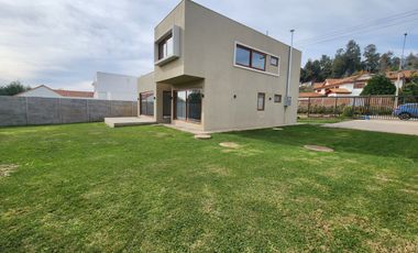 Se arrienda hermosa casa mediterranea en Mirador de Nogales, Machali