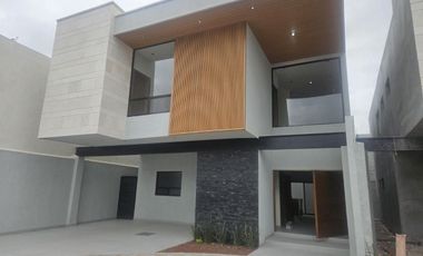 Casa con 191 m² Superficie de Terreno y 4 Recámaras en Venta, Privanzas del Campestre