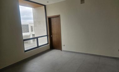 Casa con 191 m² Superficie de Terreno y 4 Recámaras en Venta, Privanzas del Campestre