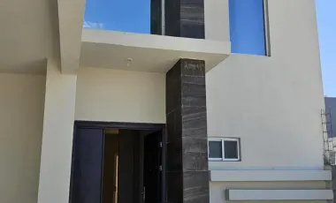 Casa con 200 m² Superficie de Terreno, 3 Recámaras en Venta en Hacienda Real
