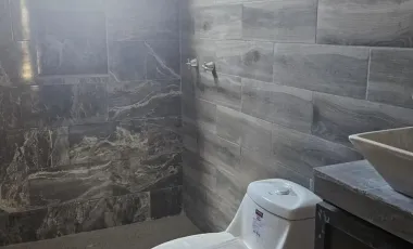 Casa con 200 m² Superficie de Terreno, 3 Recámaras en Venta en Hacienda Real