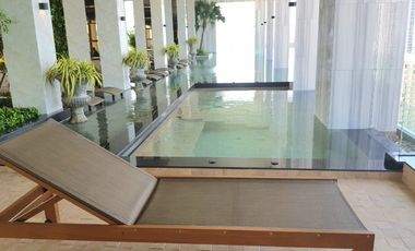 ให้เช่าคอนโดหรูวิวทะเล The Riviera Wongamat Beach Pattaya 1 Bedroom 45 Sq.m.  High Floor Walking Distance to the Beach Near Terminal 21 Pattaya