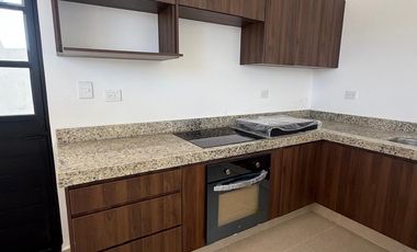CASA EN PRIVADA EN CHOLUL DE UNA PLANTA