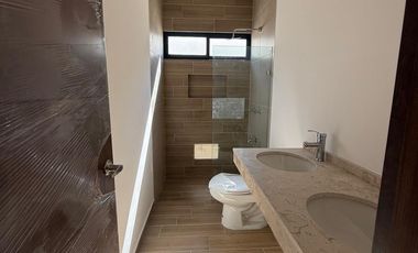 CASA EN PRIVADA EN CHOLUL DE UNA PLANTA