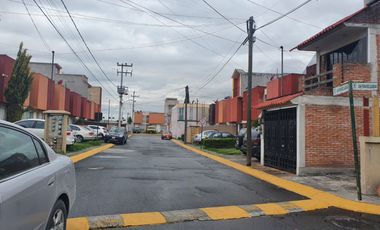 Casa en Los Héroes Toluca! Seguridad 24/7, 2 Recamaras / Un lugar de estacionamiento