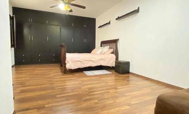 CASA EN VENTA AL PONIENTE