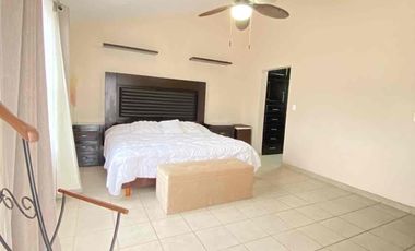 CASA EN VENTA AL PONIENTE