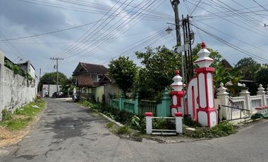 Jl Kaliurang KM 7 Rumah 2 Lantai Type 120 Lokasi Strategis