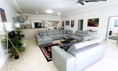 12 Bedroom Luxury Beachfront Pool Villa In Pratumnak Pattaya For Sale