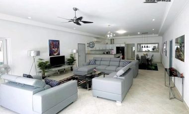 12 Bedroom Luxury Beachfront Pool Villa In Pratumnak Pattaya For Sale
