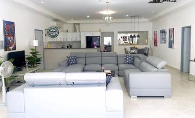 12 Bedroom Luxury Beachfront Pool Villa In Pratumnak Pattaya For Sale