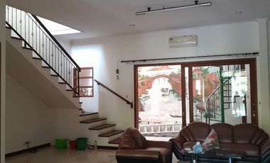 DISEWAKAN RUMAH WISMA PERMAI - SEMI FURNISH
