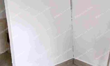 Vendo apto 1er. piso con local en manrique oriental