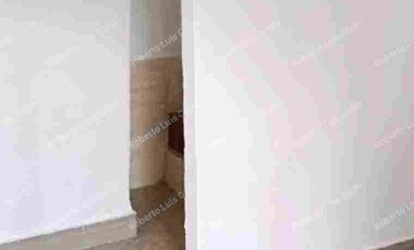 Vendo apto 1er. piso con local en manrique oriental