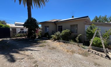 Casa en venta, sector Centro Coelemu.