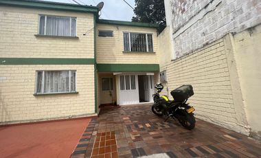 SE ARRIENDA CASA URBANIZACION LA ALEGRIA - CHIA