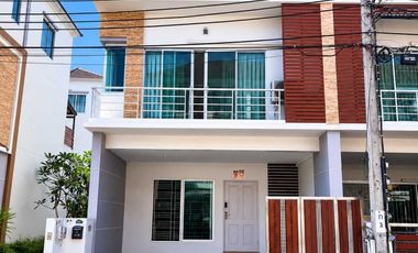 FOR SALE: 3-Storey Corner Townhome at Private Ville Huamark 11, 23.5 Sq.Wah, Fully Built-in, Convenient Location
