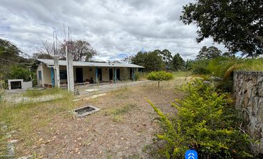 En venta terreno con media agua en Malacatos sector las cucardas