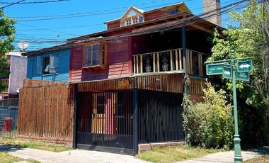 Casa esquina de 3 pisos en arriendo, Talagante