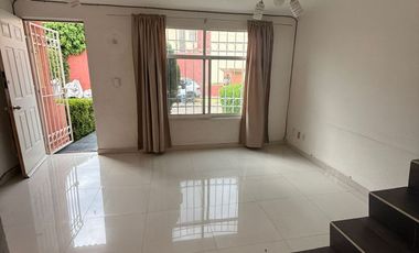 Cofradía III Casa Con Excedente de Terreno y Ampliaciones En RENTA
