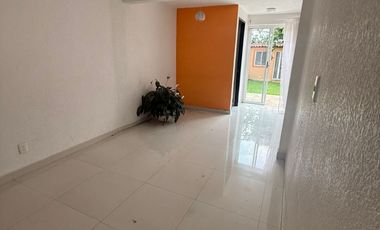 Cofradía III Casa Con Excedente de Terreno y Ampliaciones En RENTA