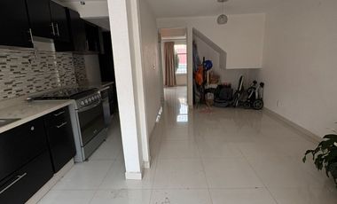 Cofradía III Casa Con Excedente de Terreno y Ampliaciones En RENTA