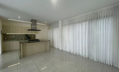 Se alquila casa con A/C en Urb Arboleia de Machala
