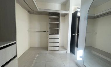Se alquila casa con A/C en Urb Arboleia de Machala