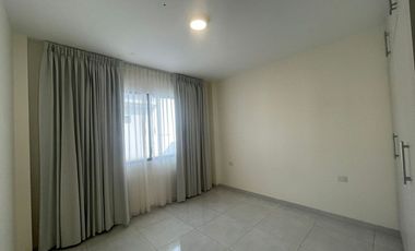Se alquila casa con A/C en Urb Arboleia de Machala