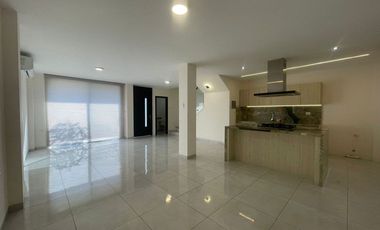 Se alquila casa con A/C en Urb Arboleia de Machala