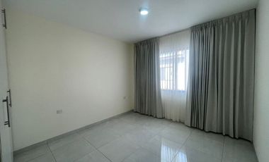 Se alquila casa con A/C en Urb Arboleia de Machala