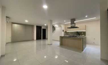 Se alquila casa con A/C en Urb Arboleia de Machala