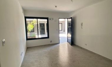 DEPARMENTO 2 AMBIENTES EN PLANTA BAJA CON COCHERA -