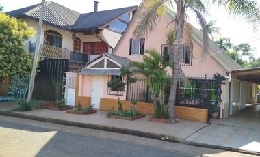 Casa grande en venta en el Centro de Dos de Mayo Misiones