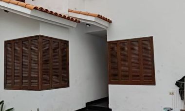 VENDO LINDA CASA EN LA MEJOR ZONA DE MAYORAZGO