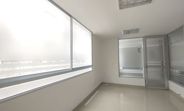 Oficina en venta y arriendo en los Alpes,