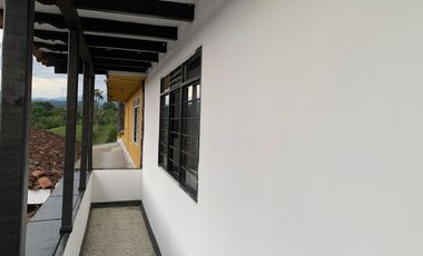 Venta Casa de dos niveles mas terraza Vehicular Via Pereira Armenia Kilometro 5
