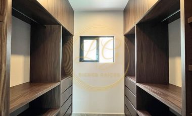 Residencia nueva de 4 recámaras con 1 en planta baja y amplio jardín