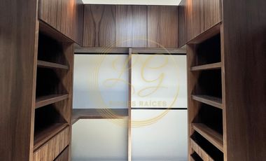 Residencia nueva de 4 recámaras con 1 en planta baja y amplio jardín