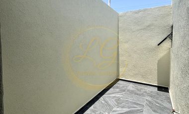 Residencia nueva de 4 recámaras con 1 en planta baja y amplio jardín