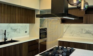 Residencia nueva de 4 recámaras con 1 en planta baja y amplio jardín