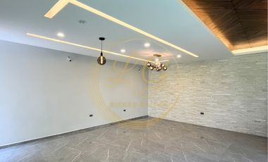 Residencia nueva de 4 recámaras con 1 en planta baja y amplio jardín