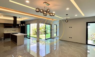 Residencia nueva de 4 recámaras con 1 en planta baja y amplio jardín