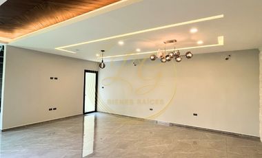 Residencia nueva de 4 recámaras con 1 en planta baja y amplio jardín