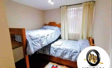 Se vende departamento amoblado de 3 D y 2 B en Valdivia. 
 Ubicado en el Condominio Jardín Urbano Etapa I

El departamento cuenta con.

- 66 metros cuadrados 
- Tres dormitorios con closets. Matrimonial con baño privado.
- Dos baños. Principal en suite 
- Living comedor 
- Cocina americana completamente equipada.