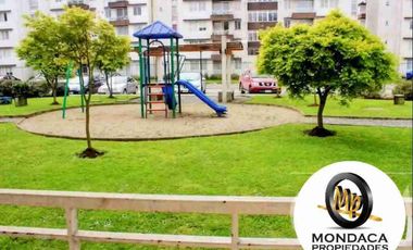 Se vende departamento amoblado de 3 D y 2 B en Valdivia. 
 Ubicado en el Condominio Jardín Urbano Etapa I

El departamento cuenta con.

- 66 metros cuadrados 
- Tres dormitorios con closets. Matrimonial con baño privado.
- Dos baños. Principal en suite 
- Living comedor 
- Cocina americana completamente equipada.