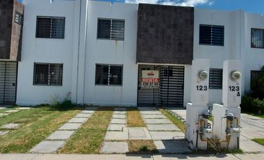 Casa en renta amueblada Privada 3 recámaras 3 baños Albariño 123 Hacienda Viñedos, León, Gto