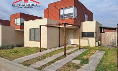 Se Arrienda Hermosa Casa de dos Pisos en Condominio Santa Cruz, comuna de La Cruz