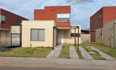 Se Arrienda Hermosa Casa de dos Pisos en Condominio Santa Cruz, comuna de La Cruz
