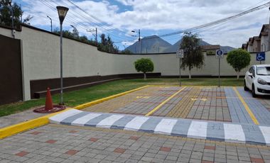 Venta de Casa en Conjunto Villa Navarra, POMASQUI